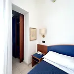 Ξενοδοχείο Montecarlo 3*