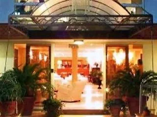 Montecarlo 3* ميلانو ماريتيما