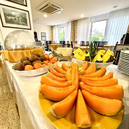 Montecarlo 3* 밀라노마리티마