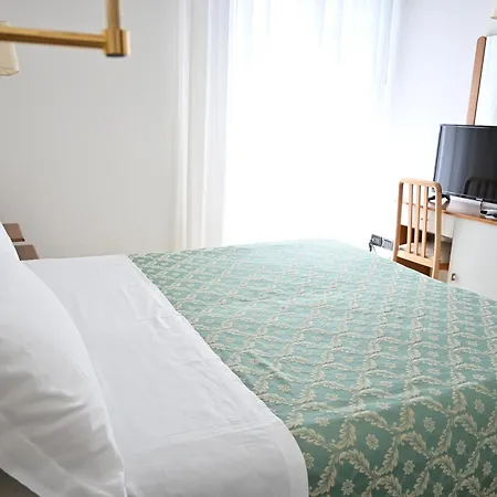 Montecarlo 호텔 3*