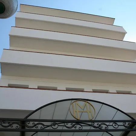 Ξενοδοχείο Montecarlo 3*